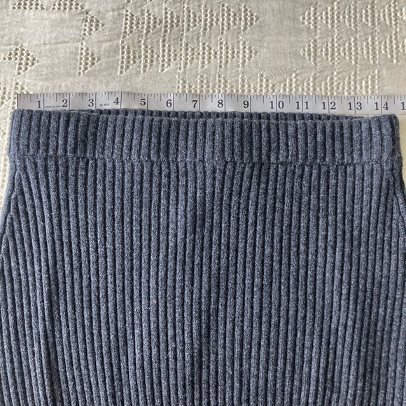 HUGO BOSS Charcoal Grey Ribbed Wool and Cashmere Blend MIDI Skirt Size M NWT - Picture 9 of 15